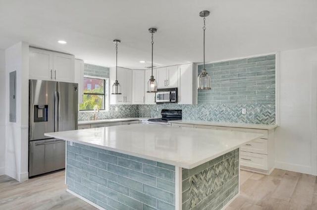 360 Wilma Circle 7, Riviera Beach, FL 33404