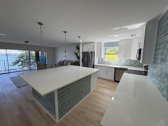 360 Wilma Circle 7, Riviera Beach, FL 33404