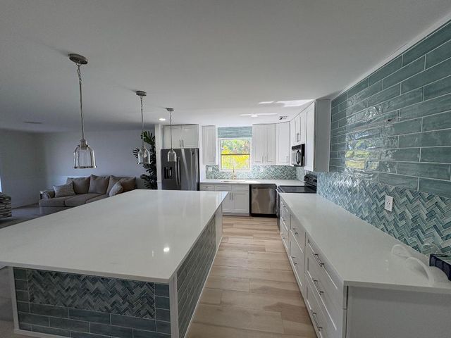 360 Wilma Circle 7, Riviera Beach, FL 33404