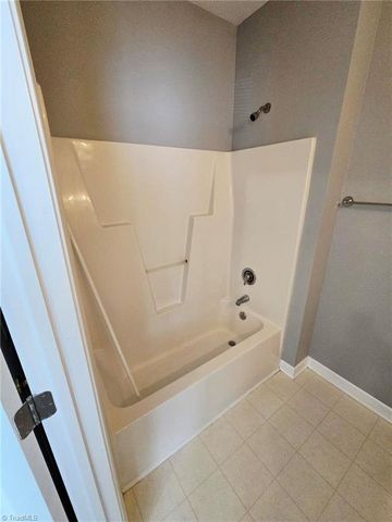 102 Campus Walk Trail 301, Elon, NC 27244