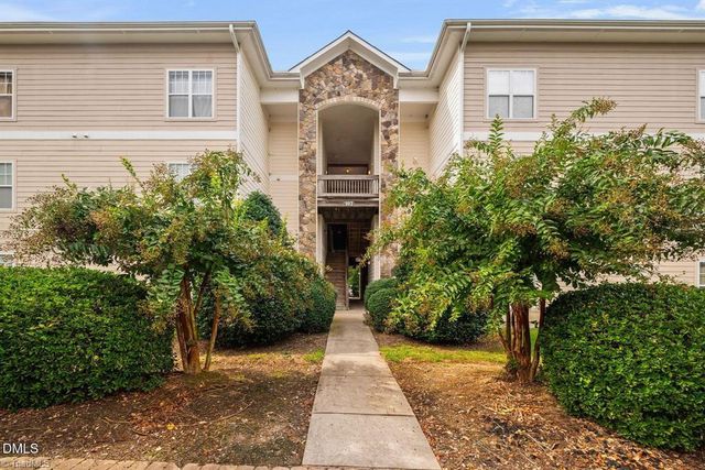 102 Campus Walk Trail 301, Elon, NC 27244