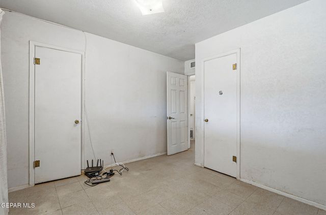 8933 MOUNT RUSHMORE Lane, El Paso, TX 79904
