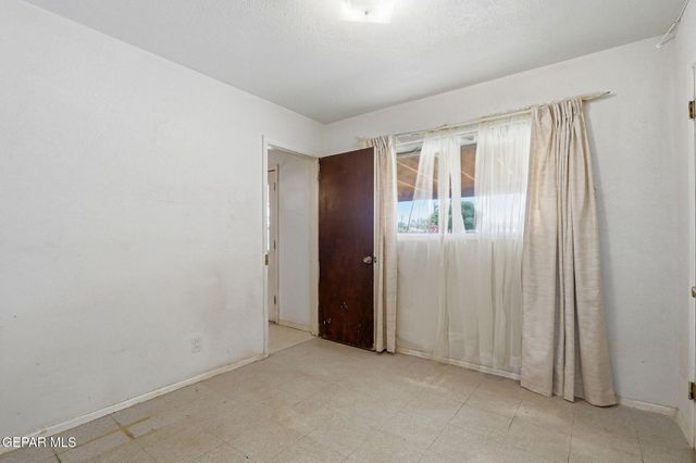 8933 MOUNT RUSHMORE Lane, El Paso, TX 79904