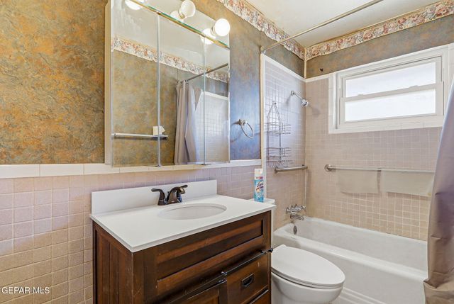 8933 MOUNT RUSHMORE Lane, El Paso, TX 79904