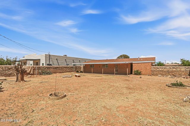 8933 MOUNT RUSHMORE Lane, El Paso, TX 79904