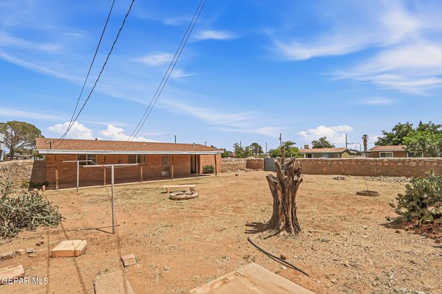 8933 MOUNT RUSHMORE Lane, El Paso, TX 79904