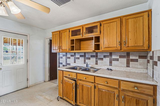 8933 MOUNT RUSHMORE Lane, El Paso, TX 79904