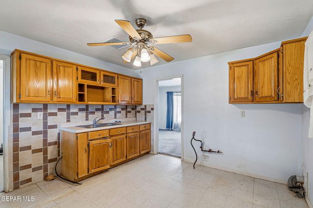8933 MOUNT RUSHMORE Lane, El Paso, TX 79904