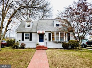 528 DUBOIS AVE, Barrington, NJ 08007