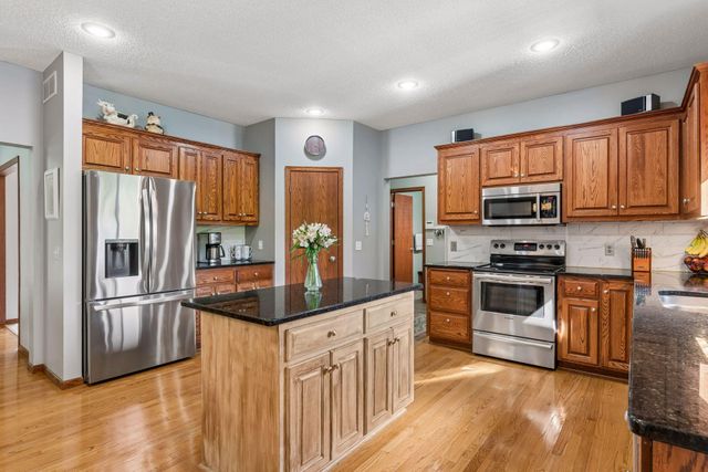 10531 Golden Eagle Trail, Woodbury, MN 55129