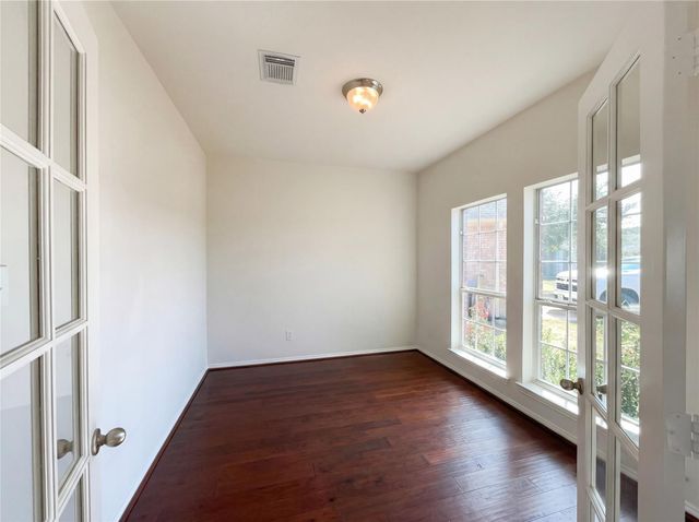 200 Rippling Creek Lane, Alvin, TX 77511