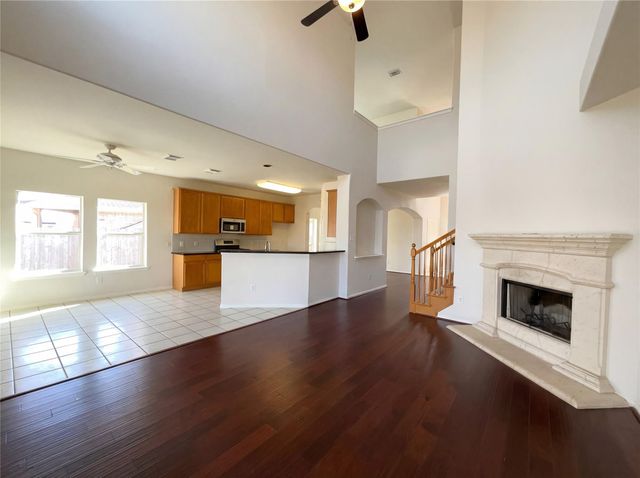 200 Rippling Creek Lane, Alvin, TX 77511