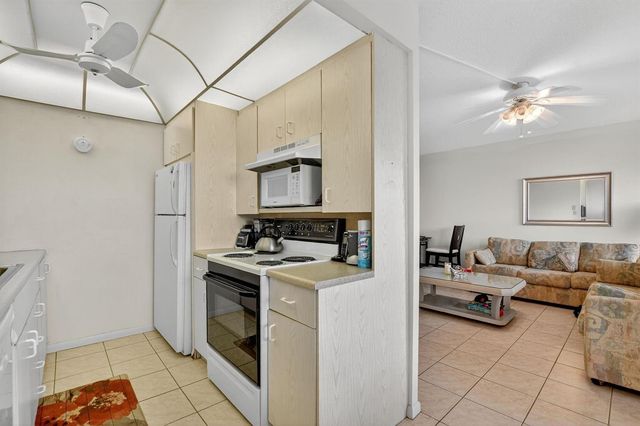 3025 Guildford B 3025, Boca Raton, FL 33434
