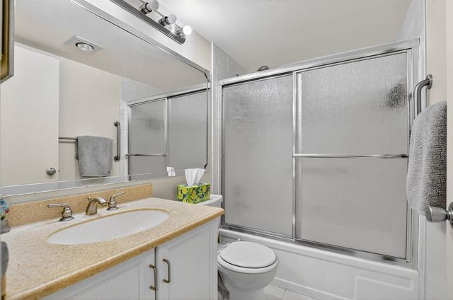 3025 Guildford B 3025, Boca Raton, FL 33434