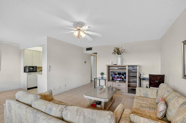 3025 Guildford B 3025, Boca Raton, FL 33434