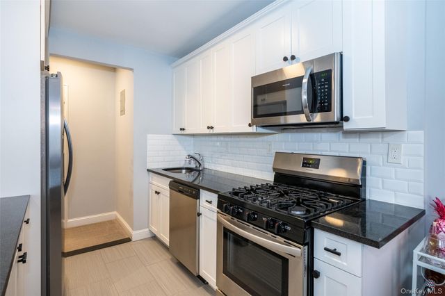 4 Sadore Lane 5J, Yonkers, NY 10710