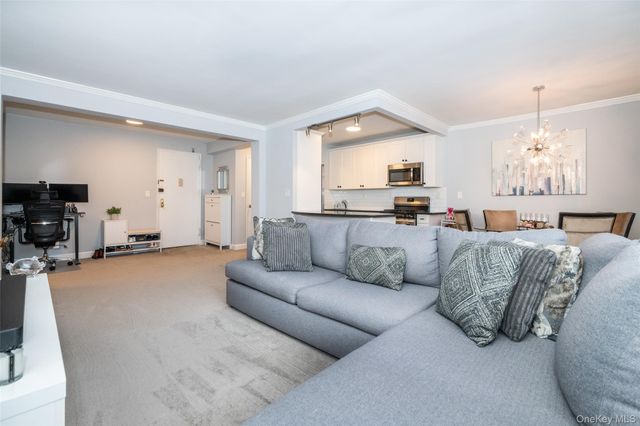 4 Sadore Lane 5J, Yonkers, NY 10710