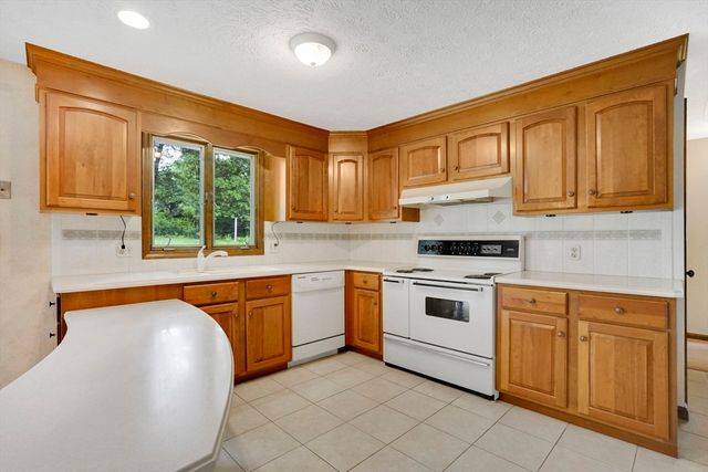 47 Americo St, Ludlow, MA 01056