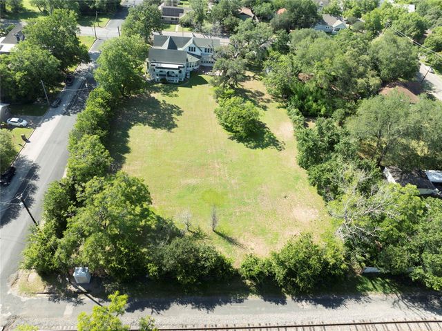 350 N Madison ST, La Grange, TX 78945