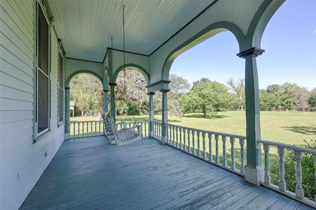 350 N Madison ST, La Grange, TX 78945