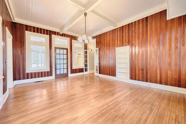 350 N Madison ST, La Grange, TX 78945