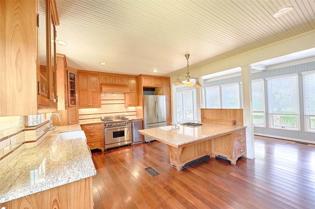 350 N Madison ST, La Grange, TX 78945