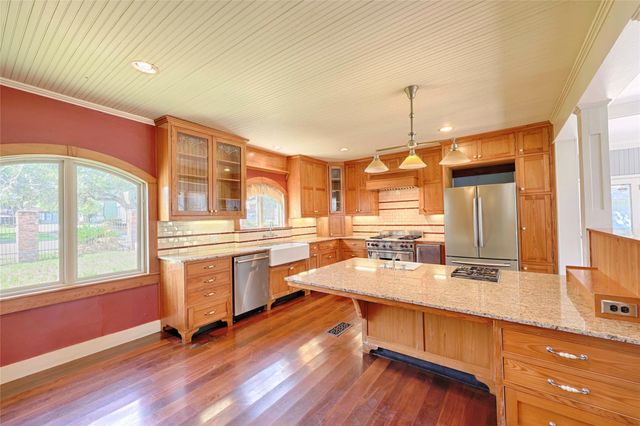 350 N Madison ST, La Grange, TX 78945
