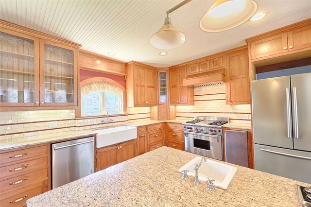 350 N Madison ST, La Grange, TX 78945