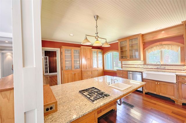 350 N Madison ST, La Grange, TX 78945