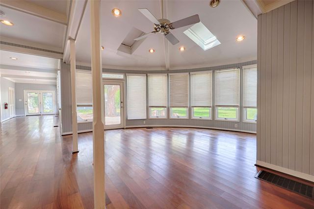 350 N Madison ST, La Grange, TX 78945