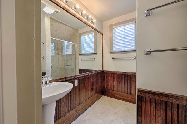350 N Madison ST, La Grange, TX 78945