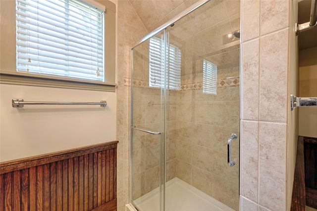 350 N Madison ST, La Grange, TX 78945