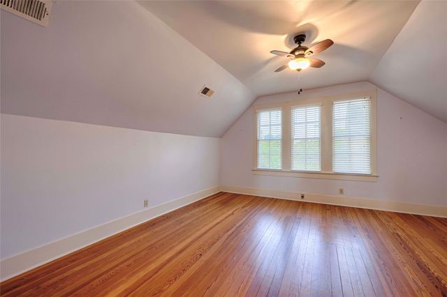 350 N Madison ST, La Grange, TX 78945
