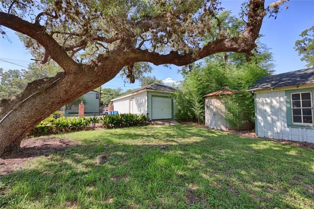 350 N Madison ST, La Grange, TX 78945