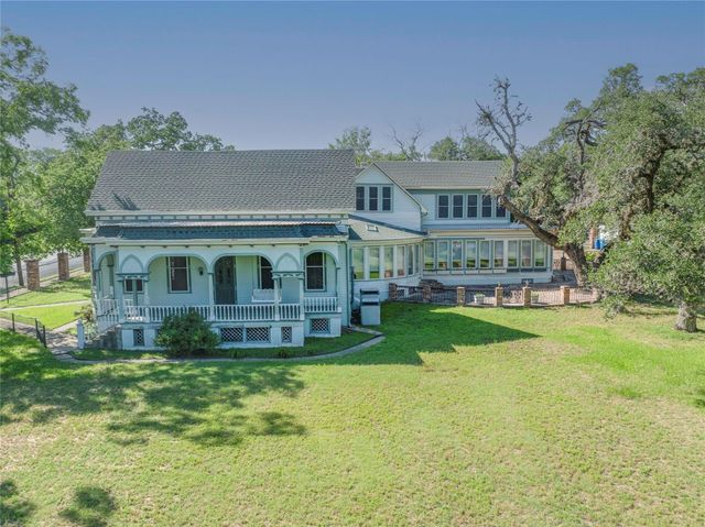 350 N Madison ST, La Grange, TX 78945