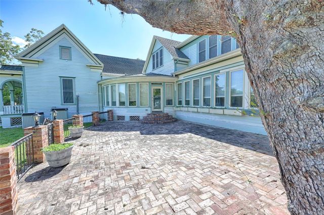 350 N Madison ST, La Grange, TX 78945