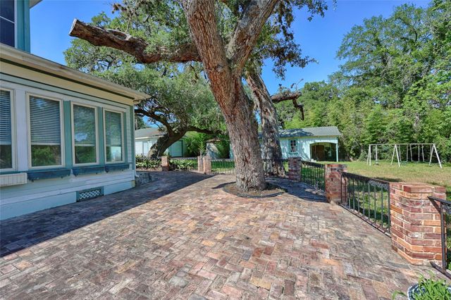 350 N Madison ST, La Grange, TX 78945