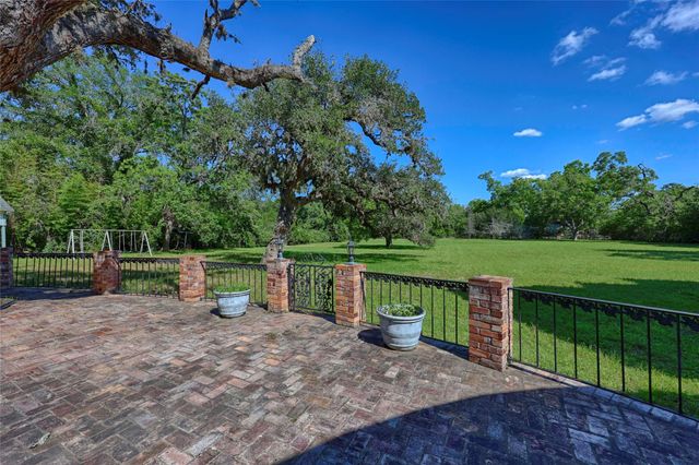 350 N Madison ST, La Grange, TX 78945