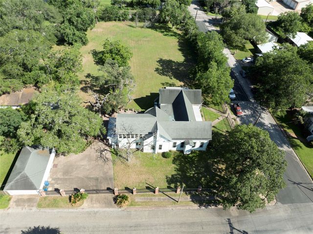 350 N Madison ST, La Grange, TX 78945