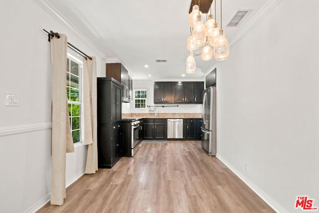 7048 Zelzah Avenue, Los Angeles, CA 91335