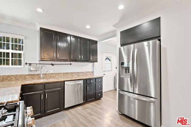7048 Zelzah Avenue, Los Angeles, CA 91335