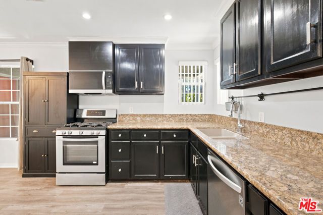 7048 Zelzah Avenue, Los Angeles, CA 91335