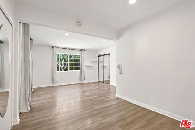 7048 Zelzah Avenue, Los Angeles, CA 91335