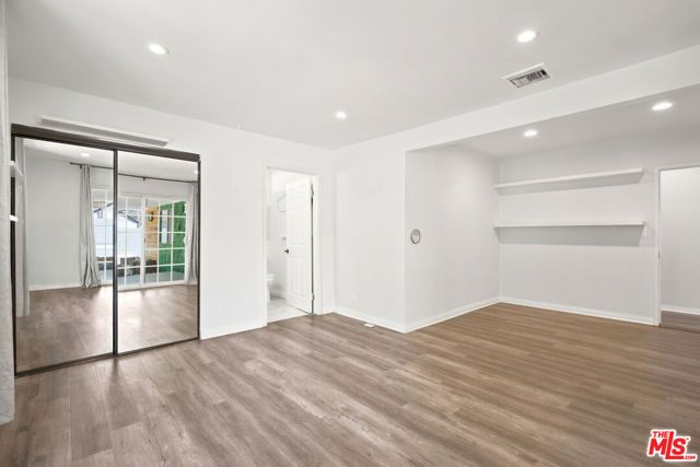 7048 Zelzah Avenue, Los Angeles, CA 91335