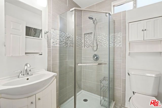 7048 Zelzah Avenue, Los Angeles, CA 91335