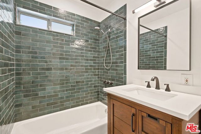 7048 Zelzah Avenue, Los Angeles, CA 91335