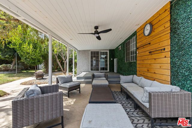 7048 Zelzah Avenue, Los Angeles, CA 91335