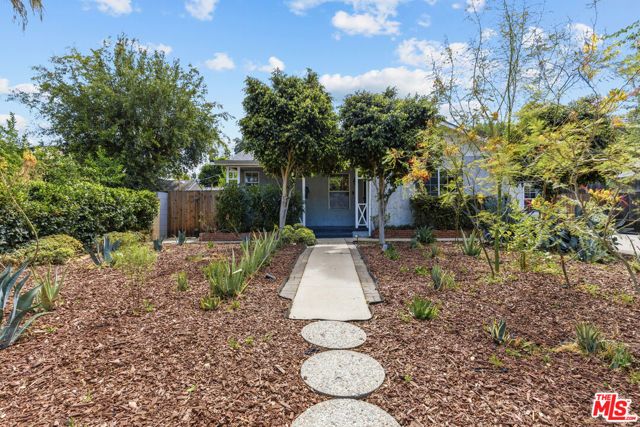 7048 Zelzah Avenue, Los Angeles, CA 91335