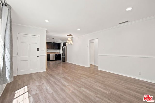 7048 Zelzah Avenue, Los Angeles, CA 91335
