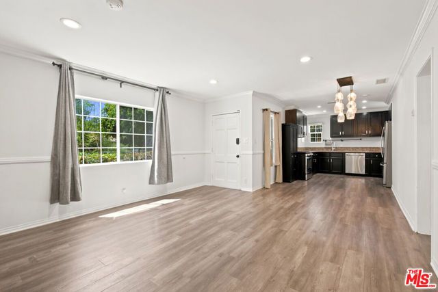 7048 Zelzah Avenue, Los Angeles, CA 91335